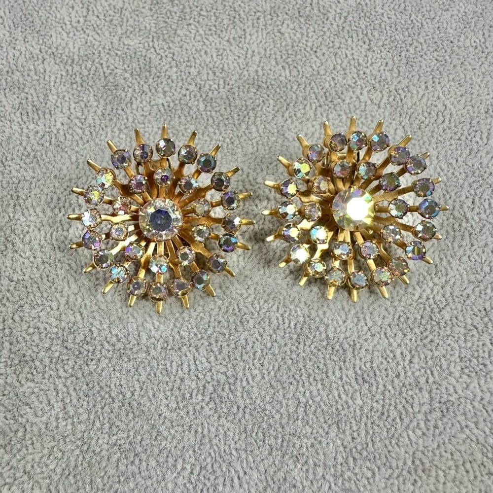 Vintage Mid Century Aurora Borealis Faceted Rhinestone Sunburst Clip On Earrings